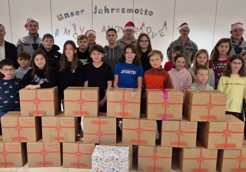 Hans-Carossa-Schule unterstützt die Johanniter-Weihnachtstrucker-Aktion